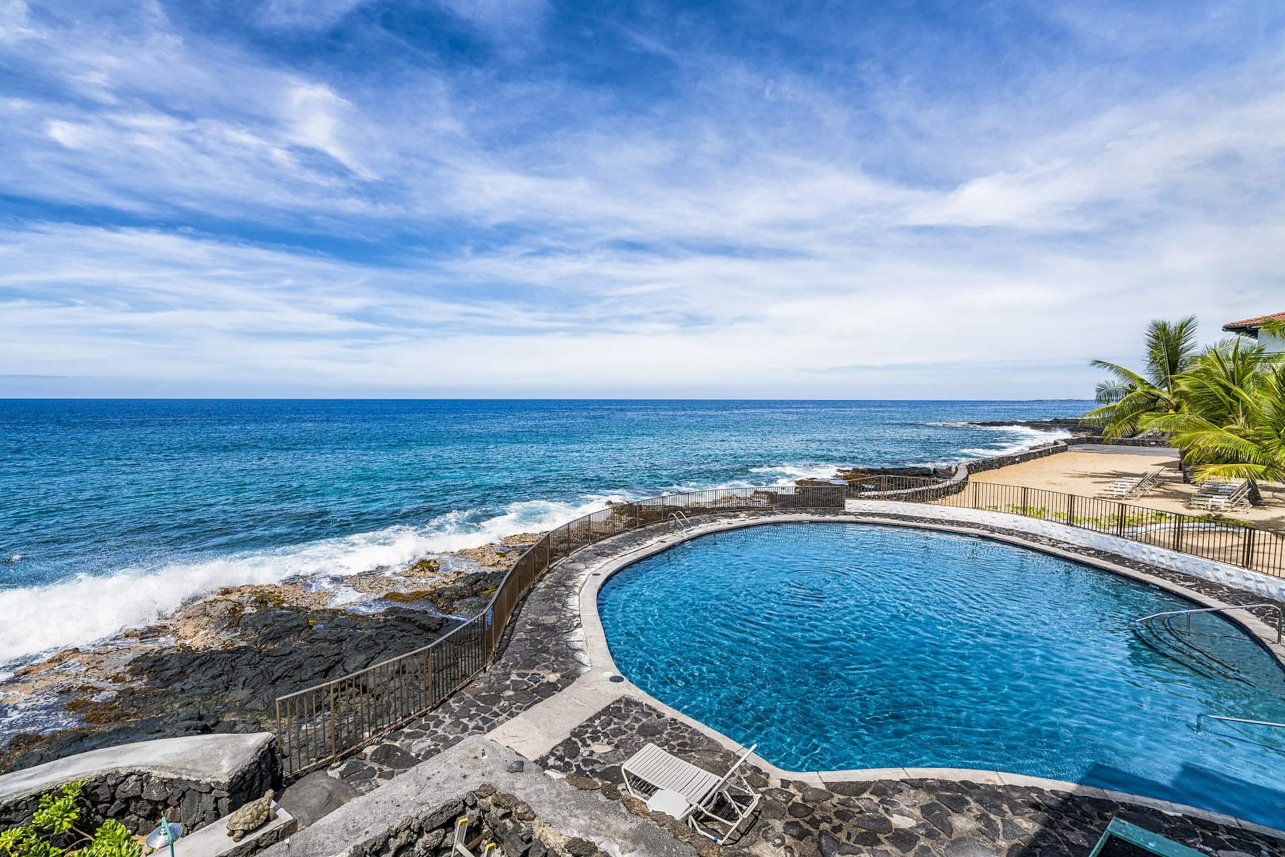 Condo in Kailua-Kona · ★4.78 · 2 bedrooms · 4 beds · 2 baths - Image 35