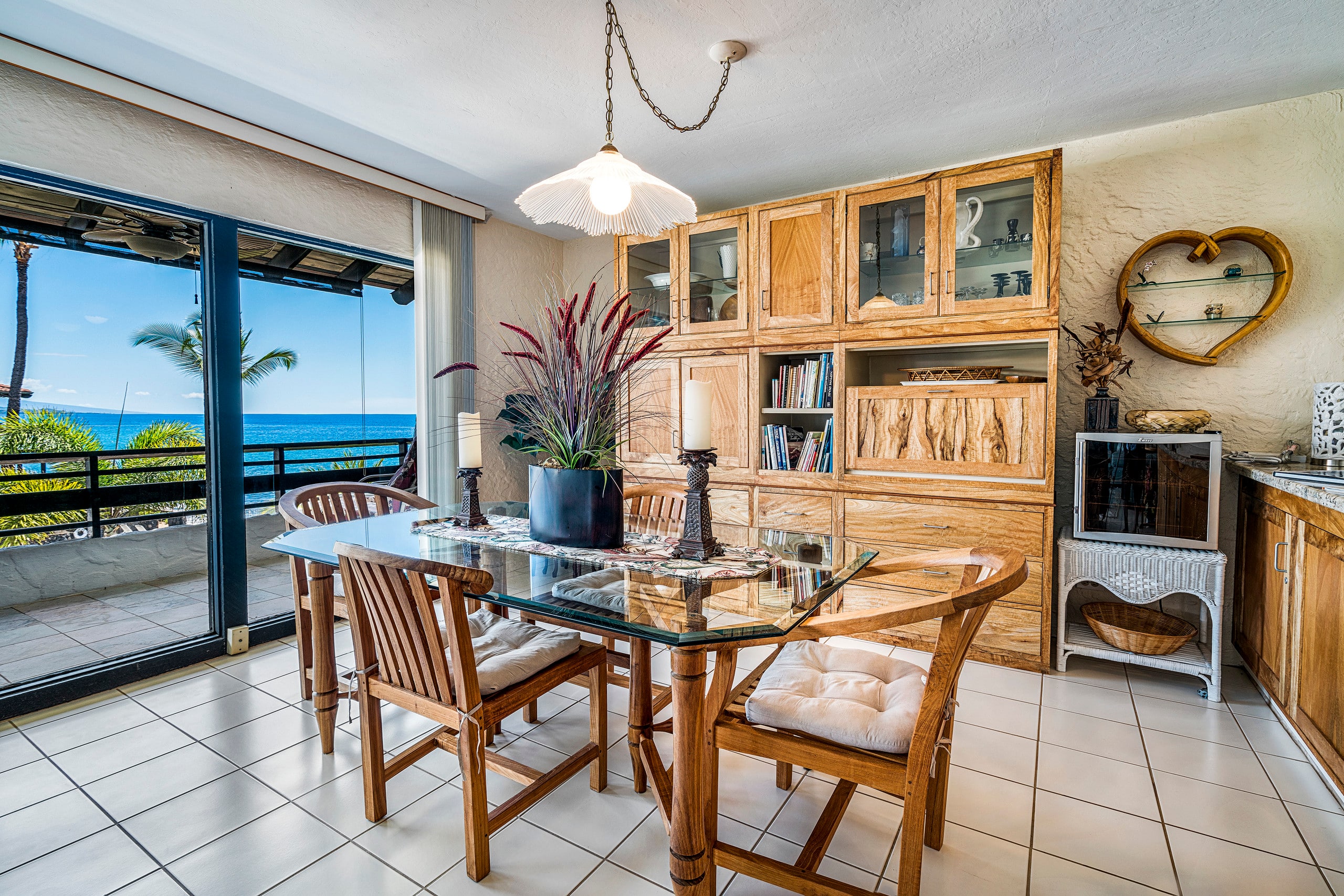 Condo in Kailua-Kona · ★4.78 · 2 bedrooms · 4 beds · 2 baths - Image 3