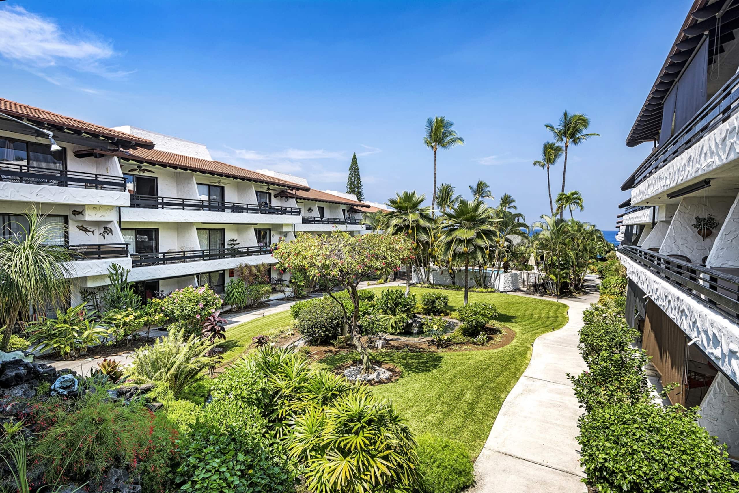 Condo in Kailua-Kona · ★4.78 · 2 bedrooms · 4 beds · 2 baths - Image 39
