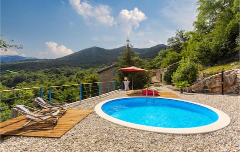 Top Airbnb: Amazing home in Poljane in Poljane