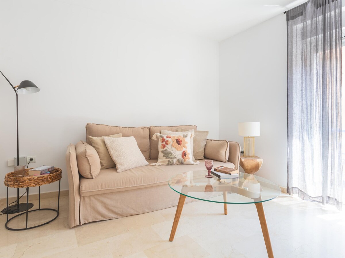 Top Airbnb: Puerta del centro, nice apartment in the downtown district in Capuchinos