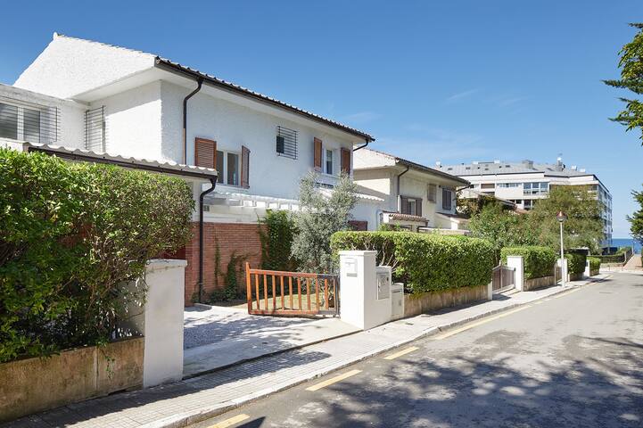 Beautiful Semi-Detached Villa Near Beach And Golf gallery image 2