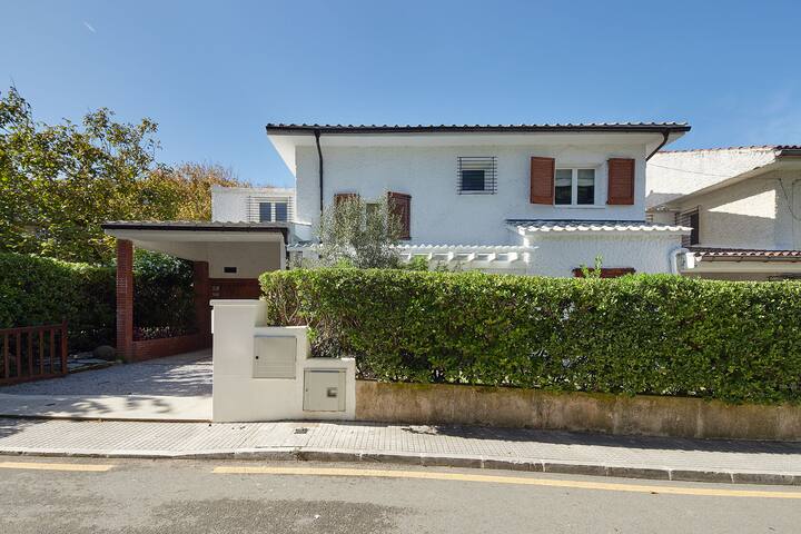 Beautiful Semi-Detached Villa Near Beach And Golf gallery image 3