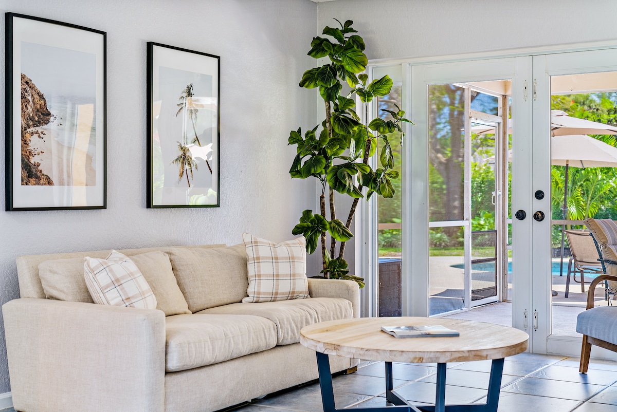 Top Airbnb: Coastal Compound - Pool, Hot Tub, Private Backyard in Jupiter