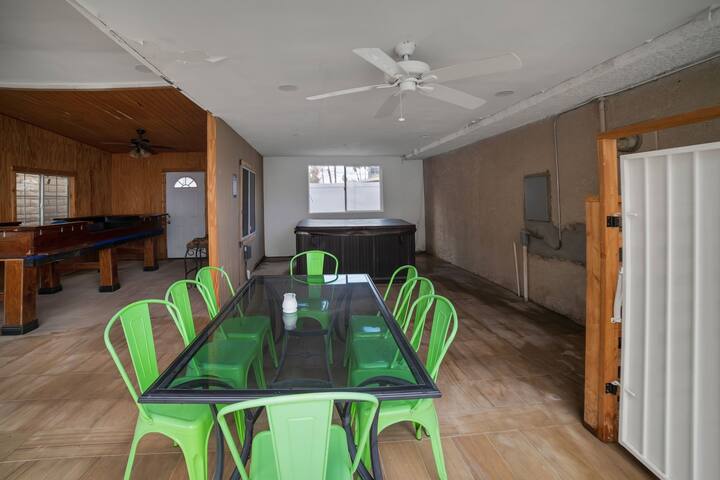 Vibrant In Vegas – 4 Bd with Shimmering Pool! gallery image 3