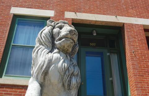 Galena RowHouse - Downtown with parking included!