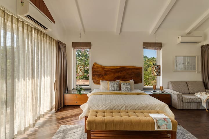Rooms: Bedroom