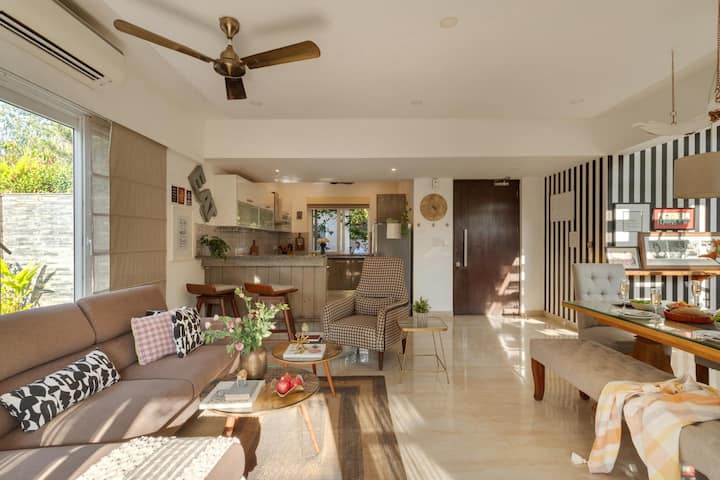 Rooms: Living area