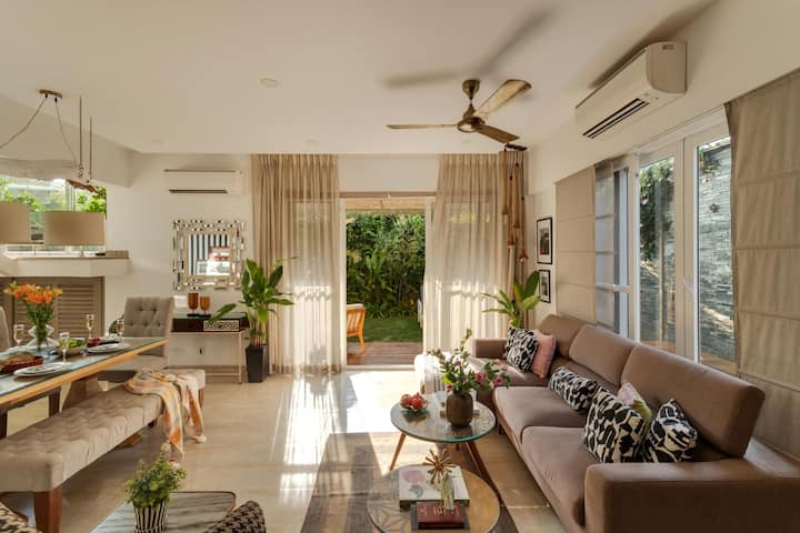 Rooms: Living area