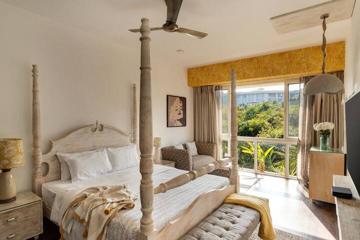 Rooms: Bedroom