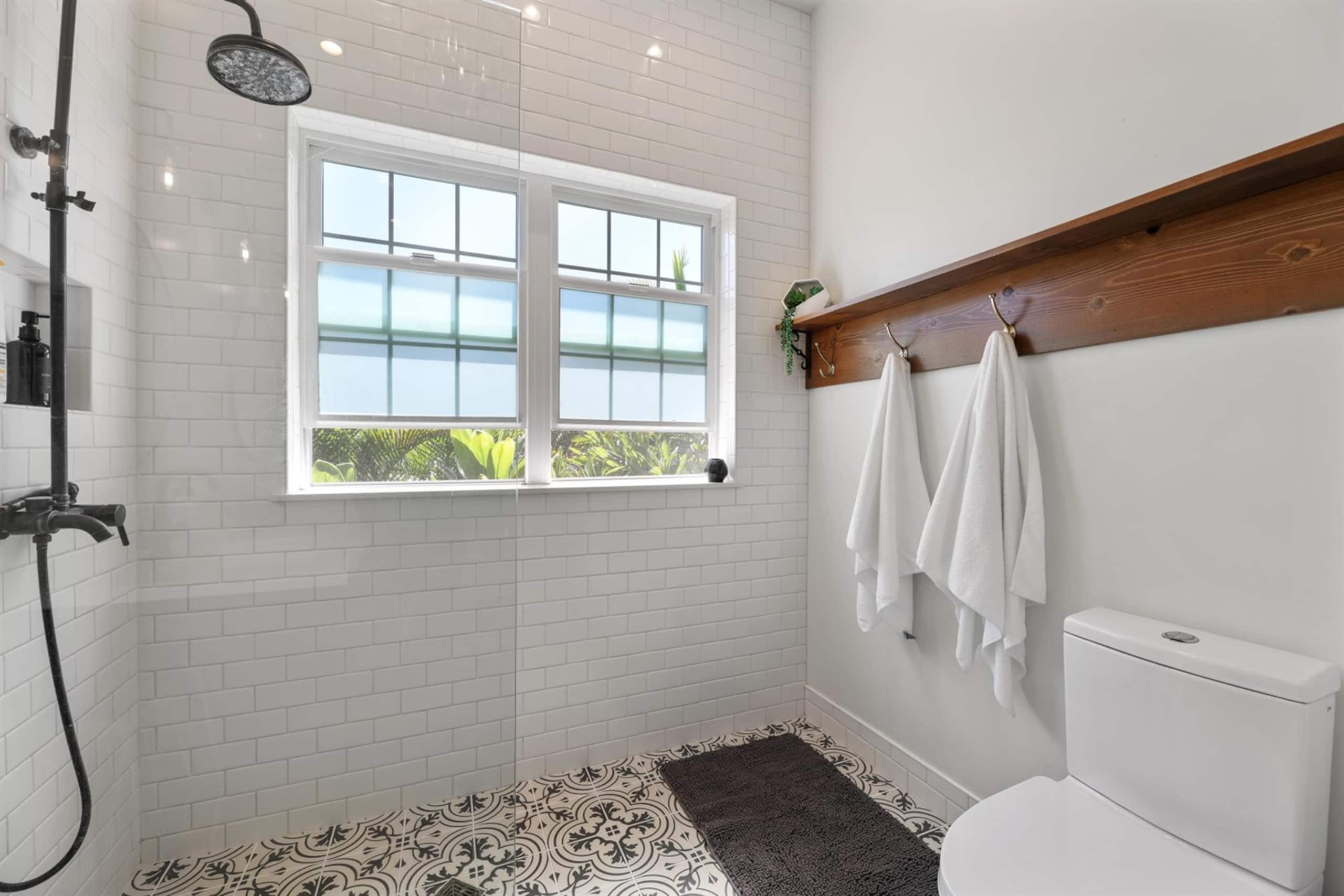 Home in Wailuku · ★5.0 · 4 bedrooms · 7 beds · 3 baths - Image 11
