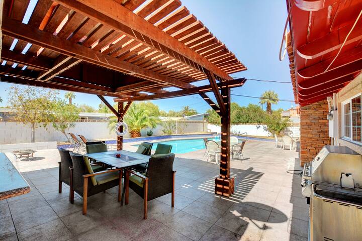 Las Vegas Elegance! Pool Table & Sparkling Pool! gallery image 4