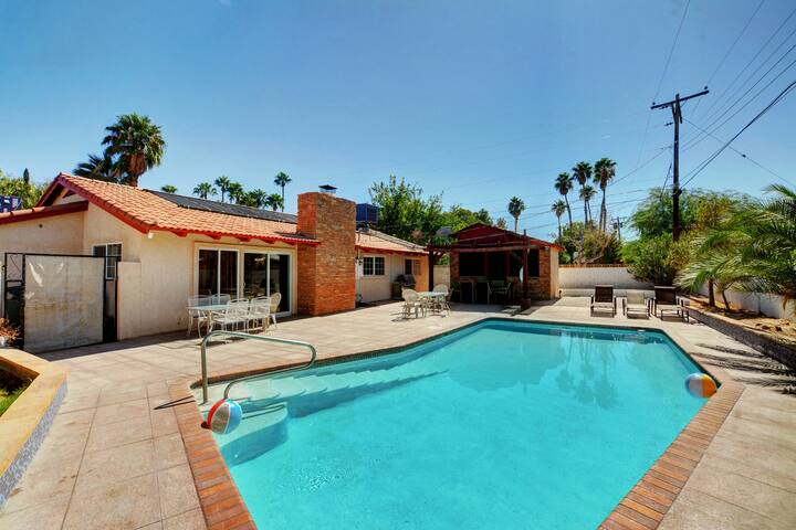 Las Vegas Elegance! Pool Table & Sparkling Pool! gallery image 2