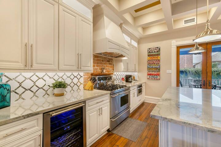 Luxury 5BR Historic New Orleans Home| Free Parking gallery image 3