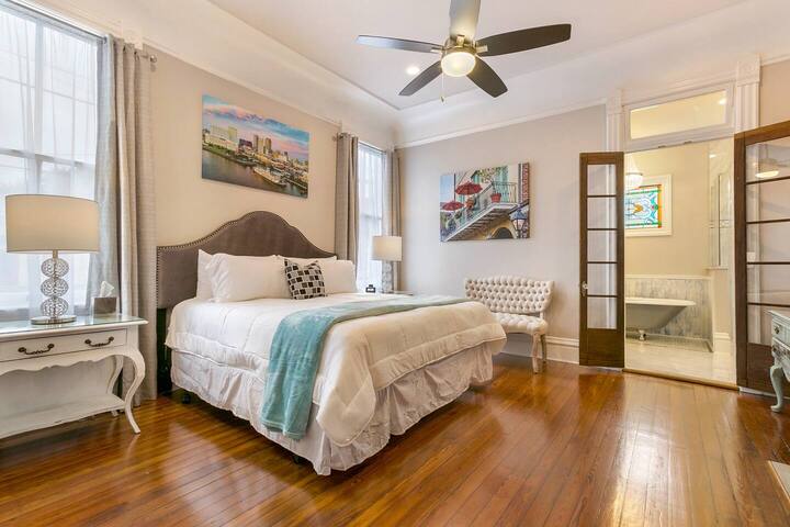 Luxury 5BR Historic New Orleans Home| Free Parking gallery image 5