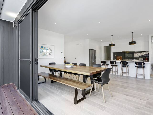 Pool – Spa and 300m Walk To Beach gallery image 4