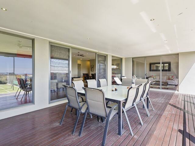 Outdoor Fun In The Sun – Swimming Pool and Tennis gallery image 4