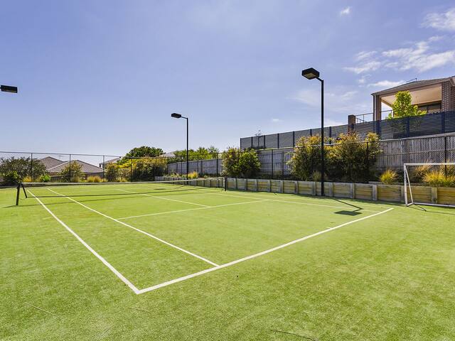 Outdoor Fun In The Sun – Swimming Pool and Tennis gallery image 3