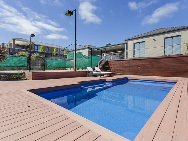 Outdoor Fun In The Sun – Swimming Pool and Tennis gallery image 2