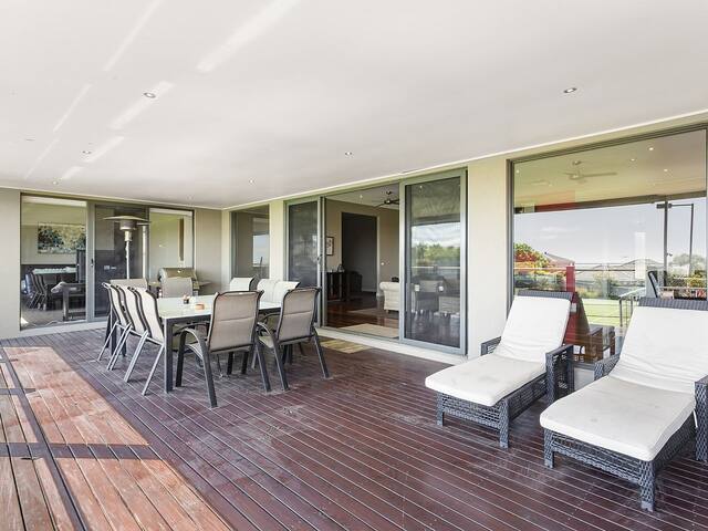 Outdoor Fun In The Sun – Swimming Pool and Tennis gallery image 5