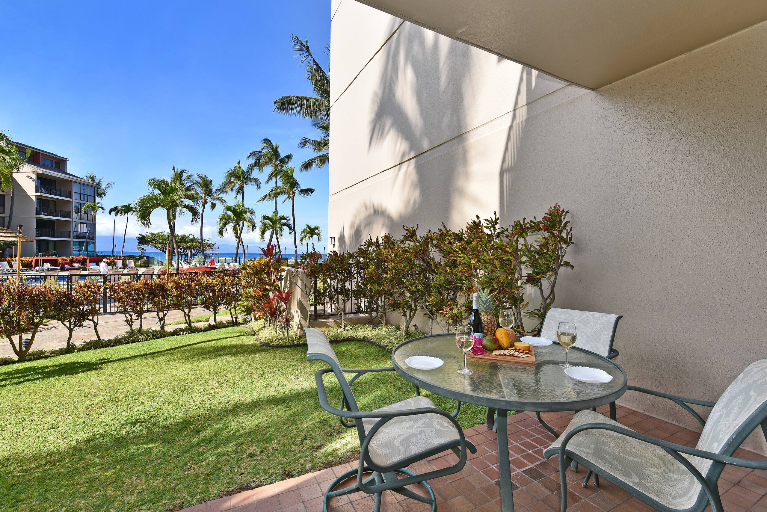 Condo in Lahaina · ★4.7 · 2 bedrooms · 4 beds · 2 baths - Image 1