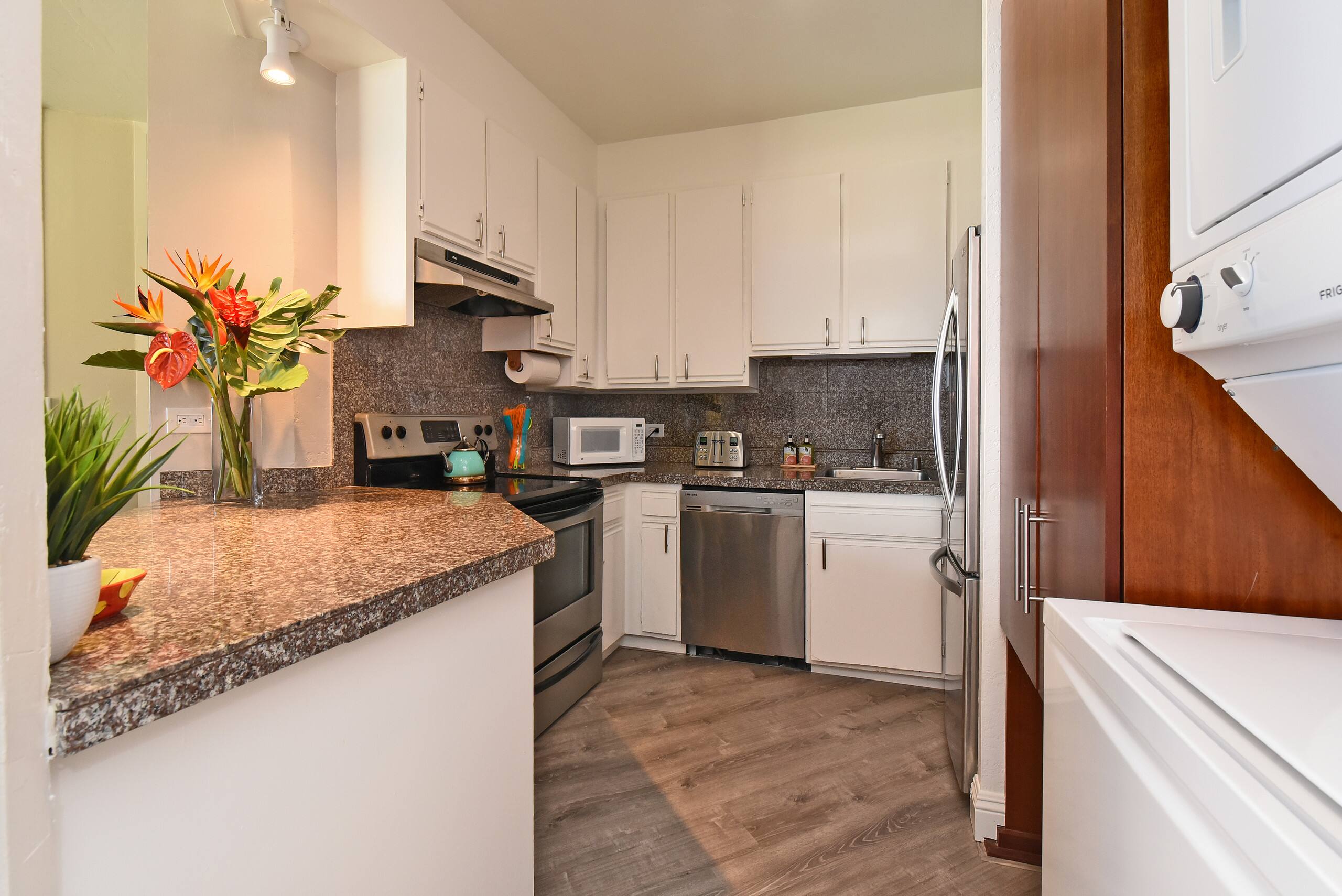 Condo in Lahaina · ★4.7 · 2 bedrooms · 4 beds · 2 baths - Image 10