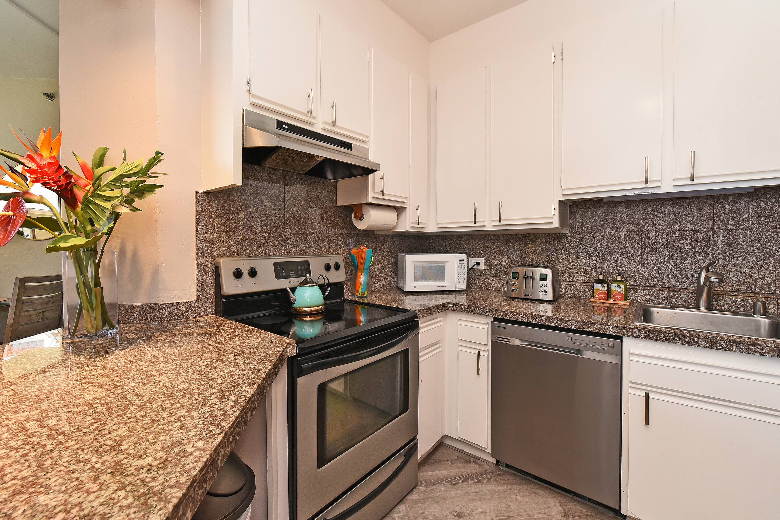 Condo in Lahaina · ★4.7 · 2 bedrooms · 4 beds · 2 baths - Image 7