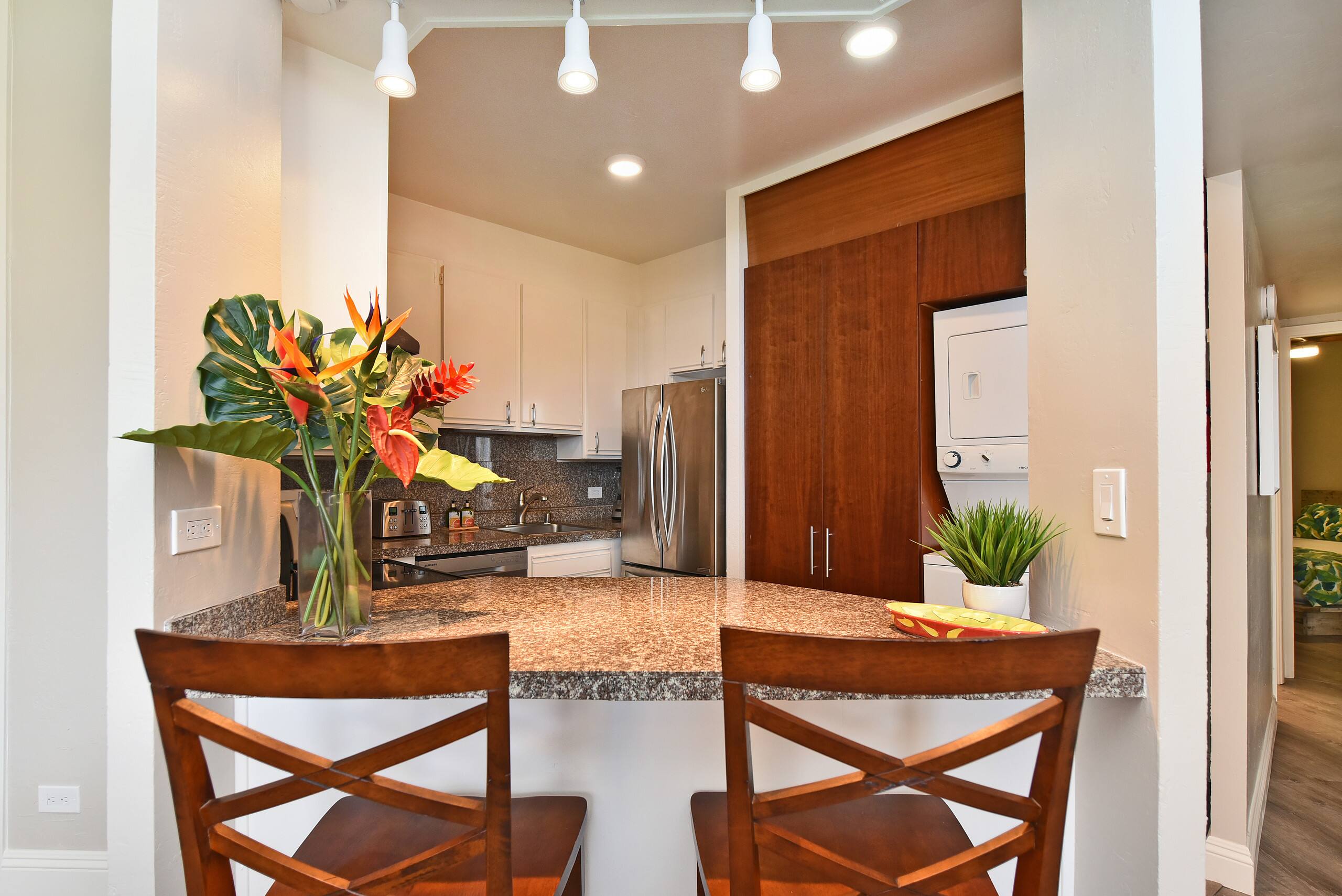 Condo in Lahaina · ★4.7 · 2 bedrooms · 4 beds · 2 baths - Image 8