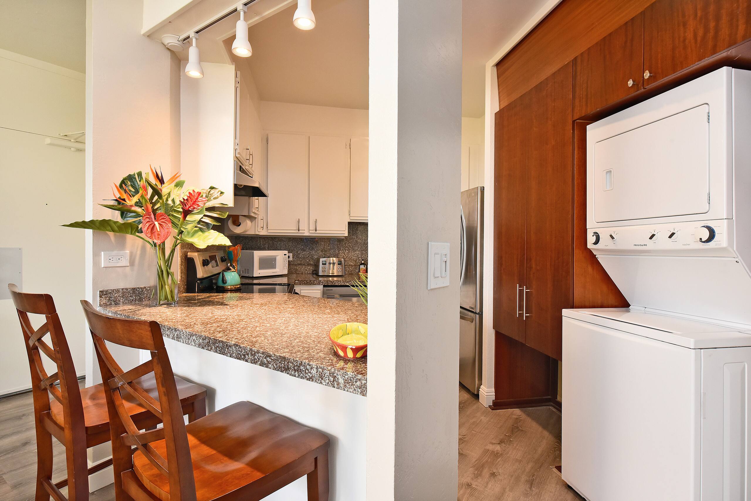Condo in Lahaina · ★4.7 · 2 bedrooms · 4 beds · 2 baths - Image 9