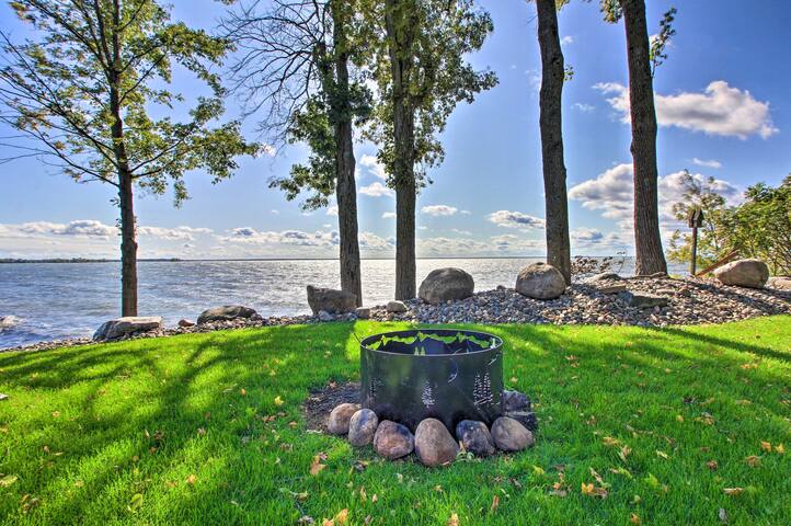 Waterfront Lake Mille Lacs Lodge w/ Deck + Grill! gallery image 4