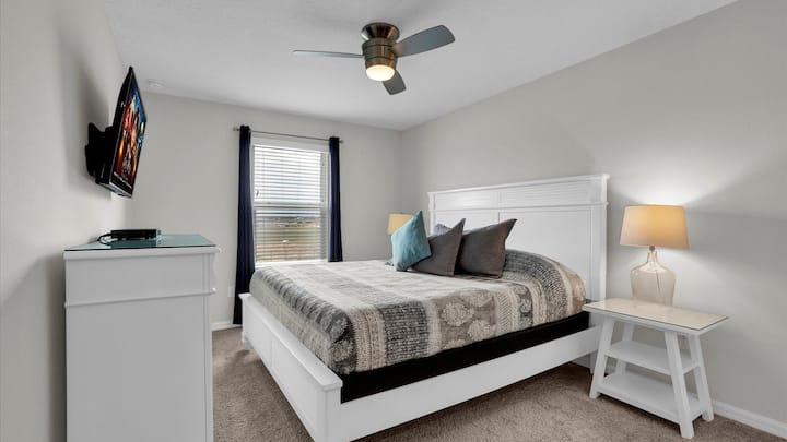 Chumba cha kulala cha King Suite 2 Ghorofa
ya juu Bafu iliyoambatishwa