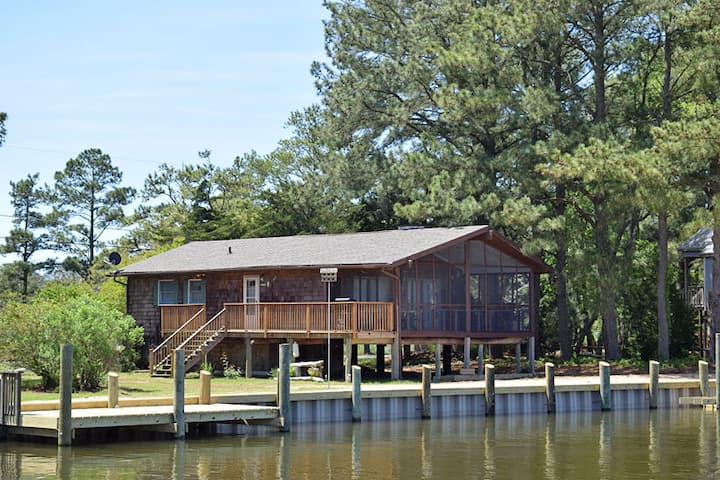Holly House-canal Front, Oyster Bay, Screen Porch - Chincoteague