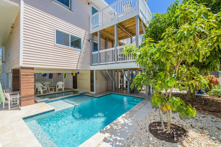 Gulf View Retreat! Pool, Decks And 2 King Beds! - Anna Maria, FL