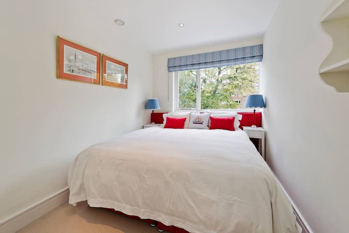 4 Bedroom House, Holland Park gallery image 2