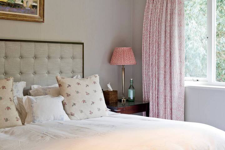 4 Bedroom House, Holland Park gallery image 3