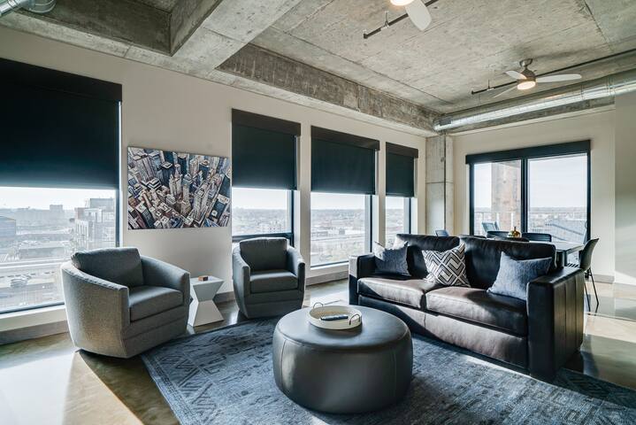 MINNeSTAY* Sable 901 Penthouse | North Loop