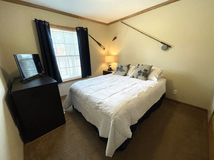 Dormitorio 4 con cama queen y TV