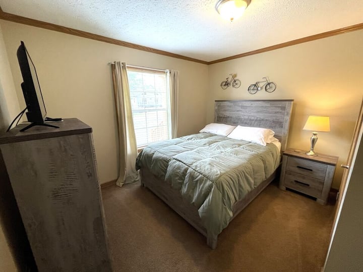 Dormitorio 3 con cama queen y TV