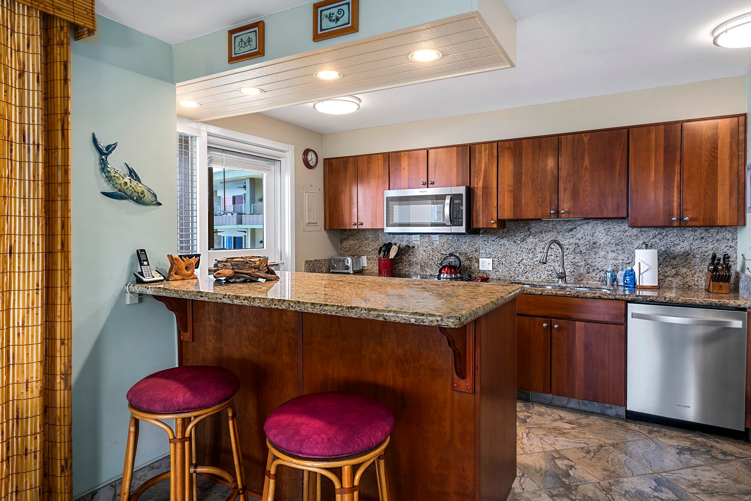 Condo in Kailua-Kona · ★4.86 · 2 bedrooms · 3 beds · 2 baths - Image 7