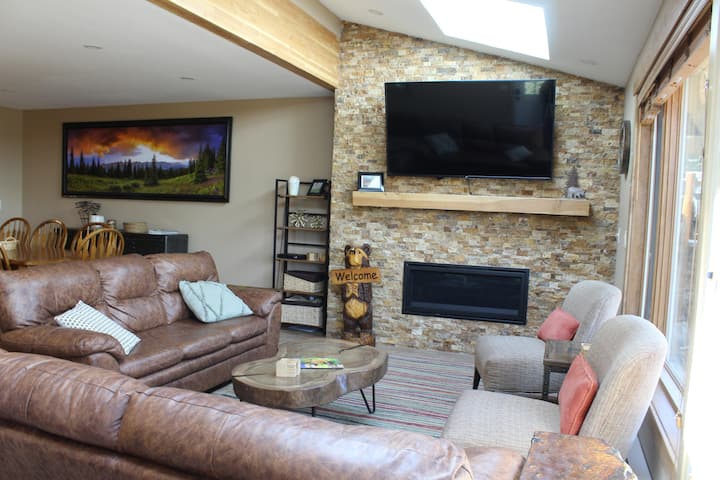 Fully Remodeled Ski-in Townhome Close To Downtown - Breckenridge, CO