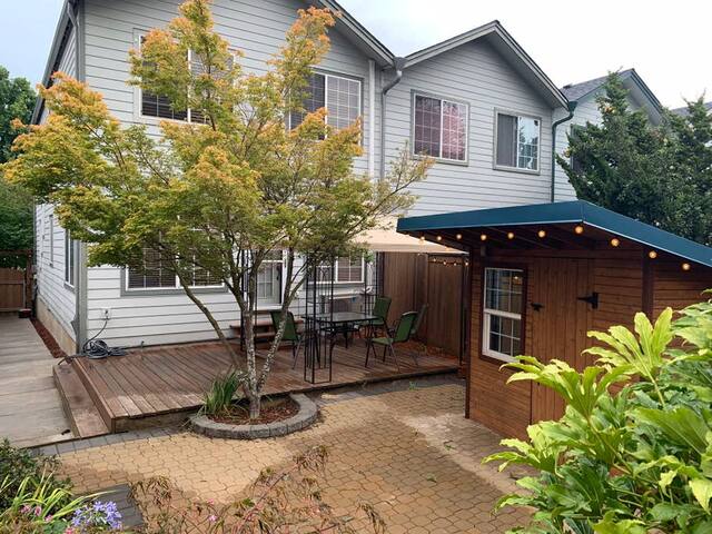 Cora Street Retreat – 2 bedroom in Portland gallery image 2