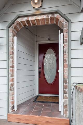 Cora Street Retreat – 2 bedroom in Portland gallery image 4