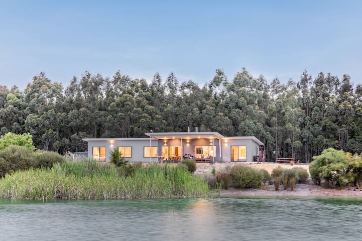 Piper—Family Retreat in the Heart of Wine Country gallery image 4