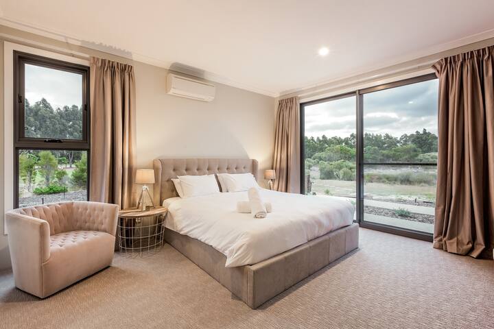 Piper—Family Retreat in the Heart of Wine Country gallery image 3