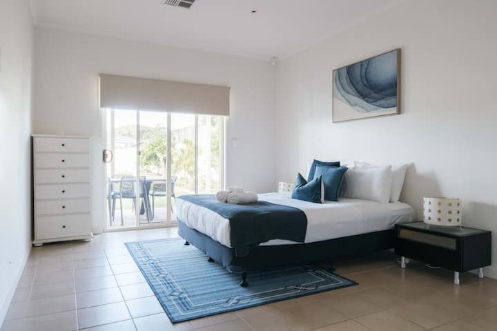 Спалня на долния етаж (спалня 4)