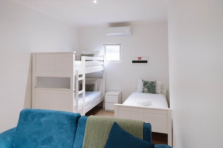 Долна детска спалня 1 (спалня 5)