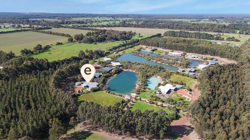 Bonnie: Lakeside Relaxation surrounded by Wineries gallery image 2