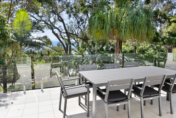 Kareka: Little Cove Serenity with Pool