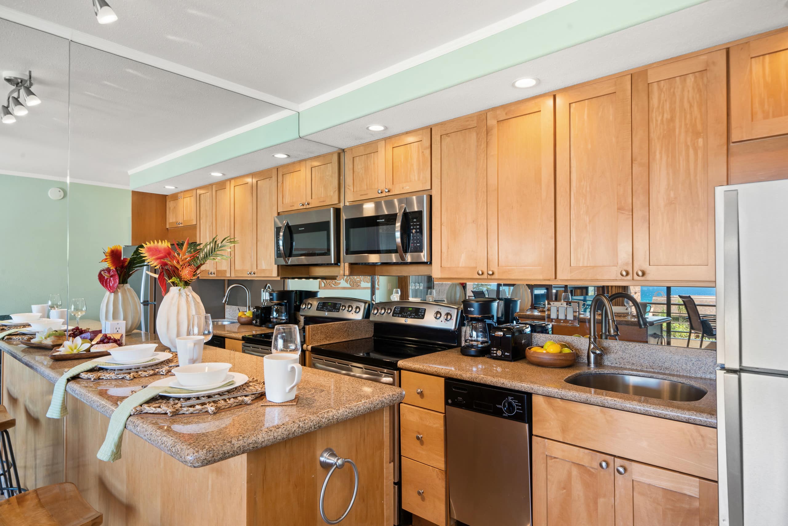 Condo in Lahaina · ★4.71 · 1 bedroom · 2 beds · 1 bath - Image 11