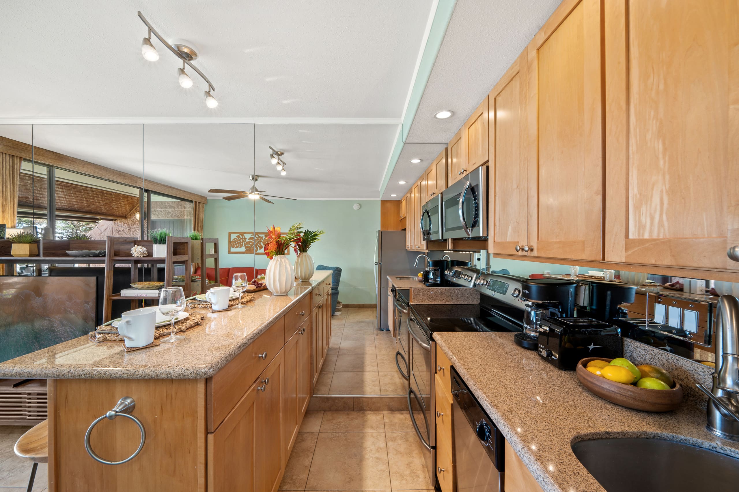 Condo in Lahaina · ★4.71 · 1 bedroom · 2 beds · 1 bath - Image 10